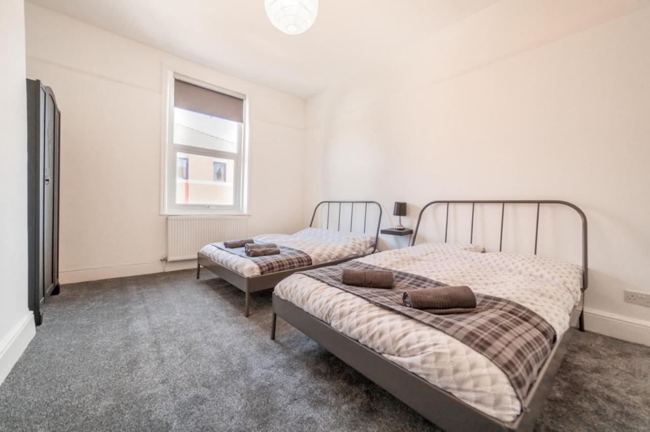 Peaky Blinders Apartment 5 Min Walk To Blackpool Tower Sleeps Up To 14 Zewnętrze zdjęcie