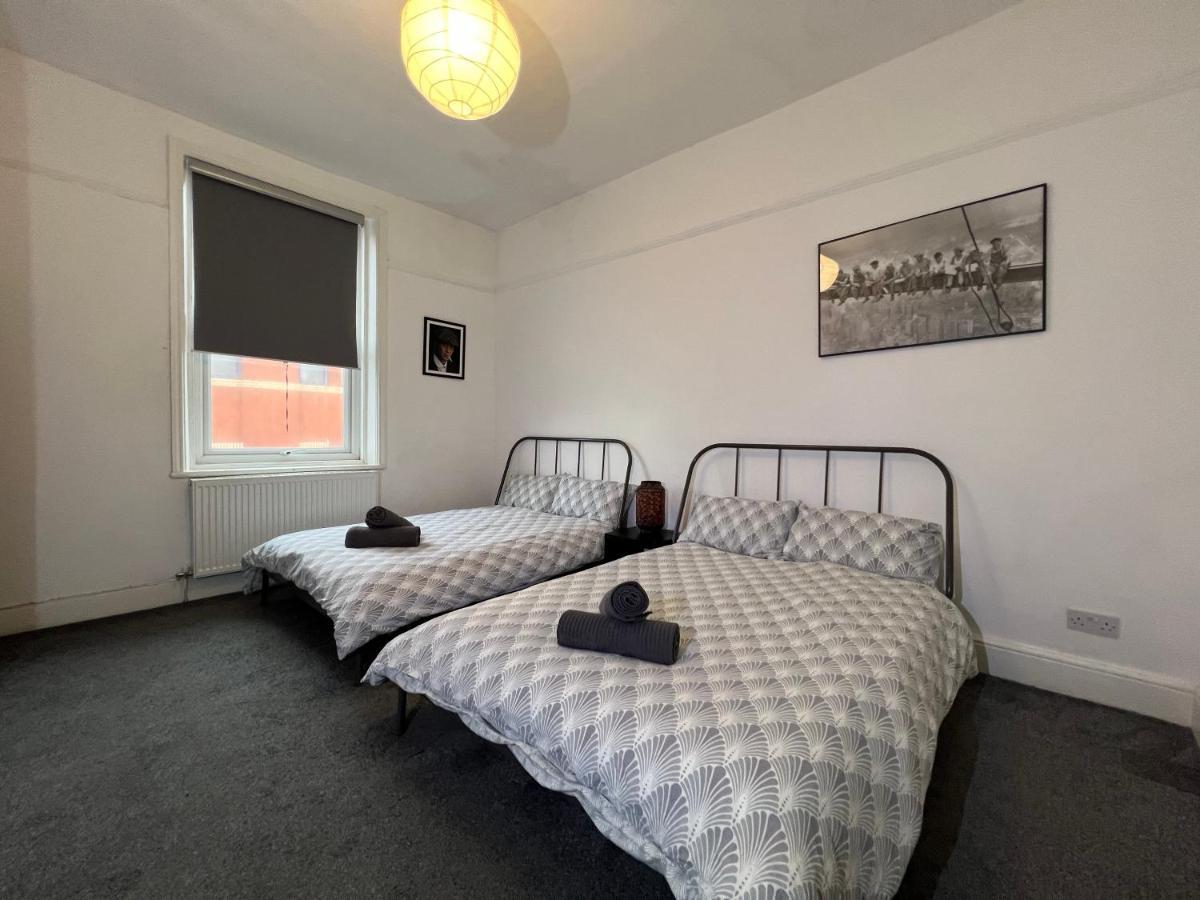 Peaky Blinders Apartment 5 Min Walk To Blackpool Tower Sleeps Up To 14 Zewnętrze zdjęcie